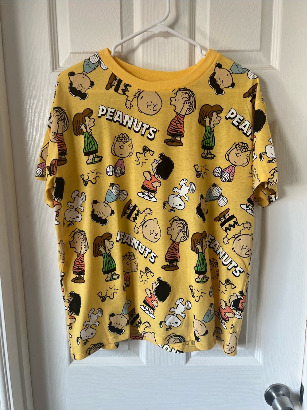 Peanuts Characters Yellow Graphic Pattern T-shirt Women’s XL NWT